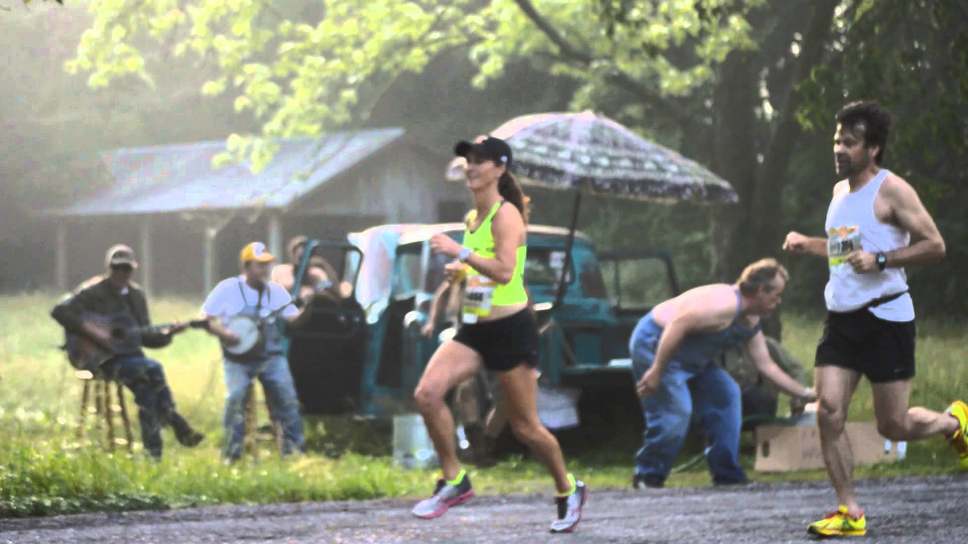 ‘What Are Ya’ll Running From?’—Tennessee Half Marathon Hecklers Go Viral